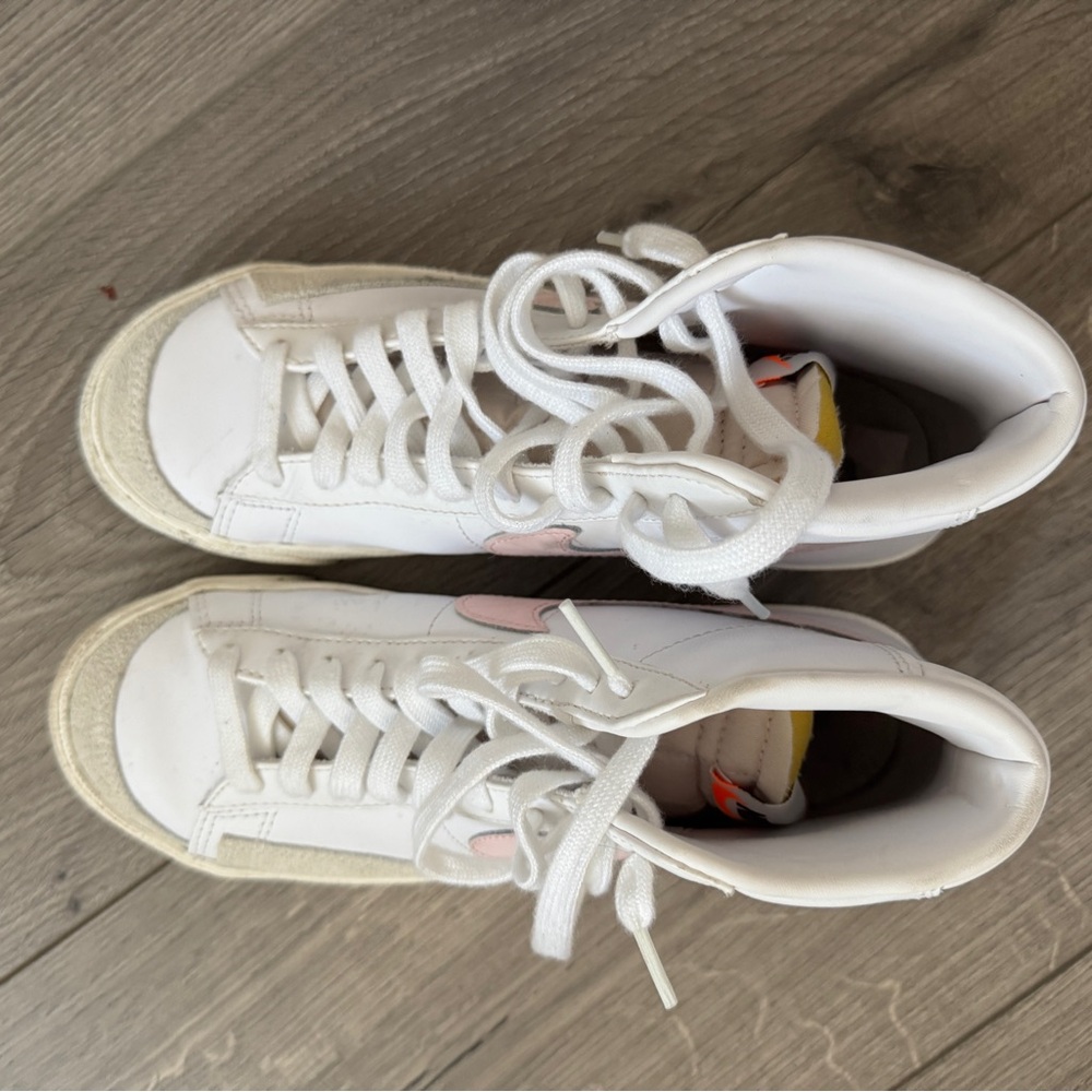 Nike Women’s Blazer 77